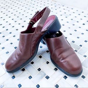 Great condition fall chestnut leather clogs